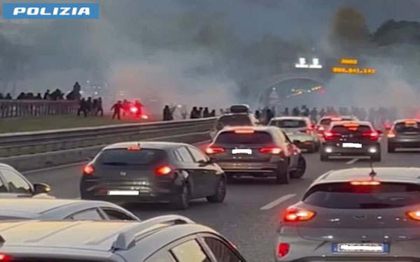 Scontri tra tifoserie in autostrada, 29 Daspo emessi dal Questore di Salerno