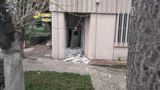 Assalto nella notte al bancomat delle Poste: Atm fatto esplodere a Santomenna