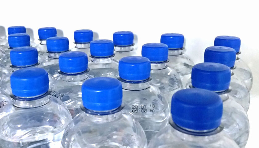 Bibite e acqua conservate in pessimo stato: a Salerno maxi sequestro del Nas di migliaia di prodotti