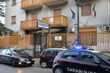 Pagani, rapina a mano armata in pieno centro: professionista derubato di auto e orologio