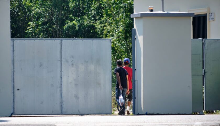 Salerno, immigrazione clandestina: “scafista” tunisino portato al Cpr di Bari per espulsione
