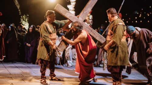 Ravello riabbraccia la sua storia: dopo sei anni torna la suggestiva Via Crucis in costume