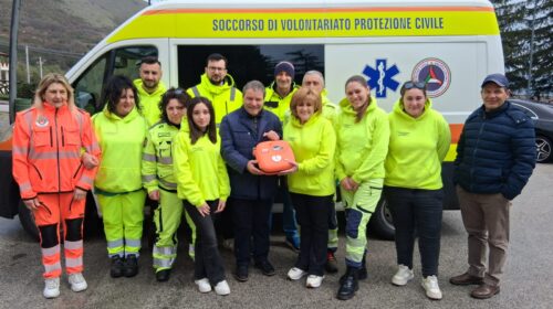 Solidarietà nel Vallo di Diano: donato un defibrillatore alla Protezione Civile Sassano Gruppo Lucano