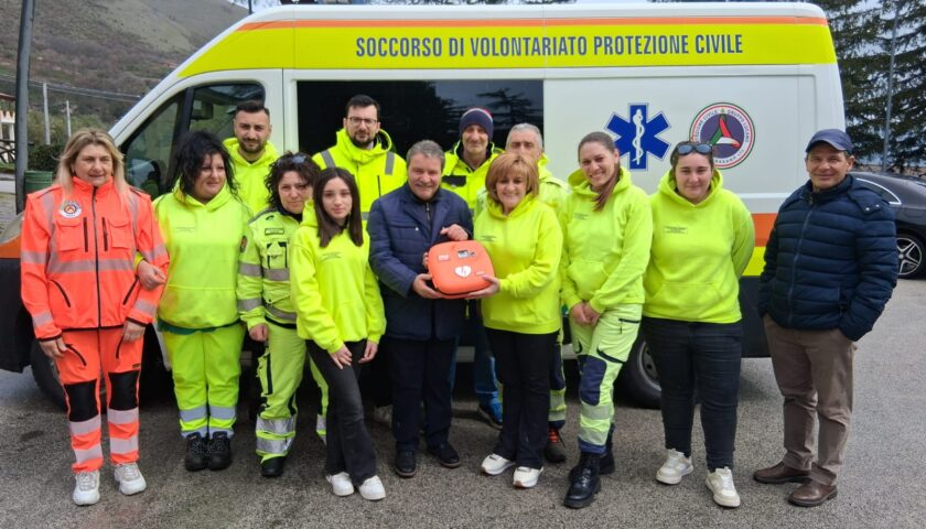 Solidarietà nel Vallo di Diano: donato un defibrillatore alla Protezione Civile Sassano Gruppo Lucano