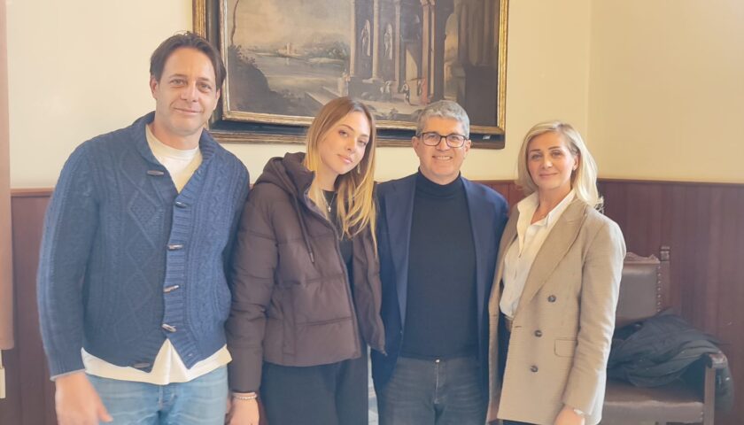 Cava de’ Tirreni, sottoscritta  la concessione di affidamento della gestione della piscina comunale