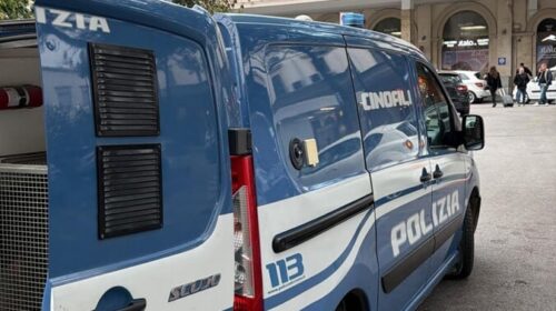 Salerno, controlli straordinari della Polizia nella movida: 128 persone identificate e droga sequestrata
