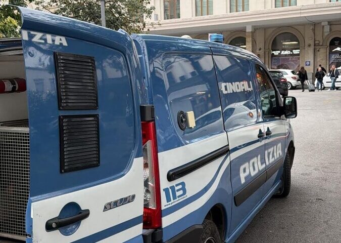 Salerno, controlli straordinari della Polizia nella movida: 128 persone identificate e droga sequestrata