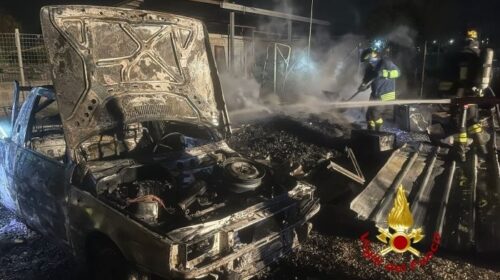 Incendio a Pontecagnano Faiano: casetta distrutta dalle fiamme