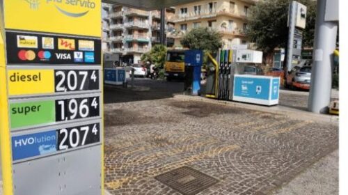 Prezzi della benzina Self, Campania record