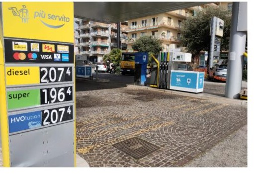 Prezzi della benzina Self, Campania record
