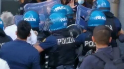 Scontri con la polizia durante il comizio di Salvini a Cava de’ Tirreni, assolti 3 giovani