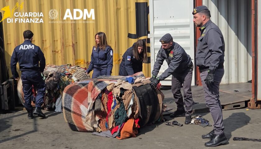 Sequestrati nel Porto di Napoli oltre 130 Tonnellate di rifiuti tessili diretti in Nigeria