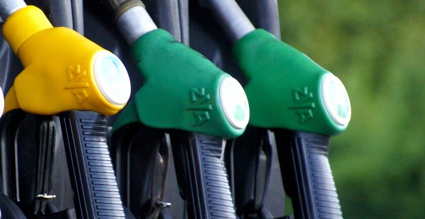 Il governo taglia le accise contro il caro carburante: provvedimento pubblicato in Gazzetta Ufficiale