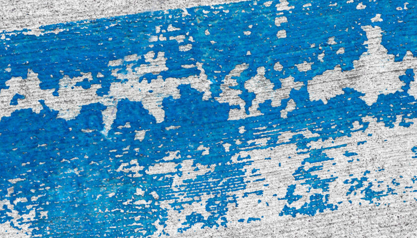 FARÒ OPPOSIZIONE! MA CHE MULTA MI DATE SE LE STRISCE BLU A TERRA NON ERANO VISIBILI?