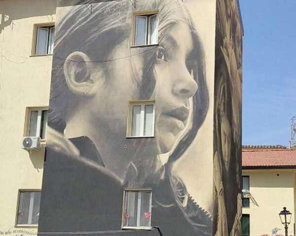 Salerno, rimosso alle  Fornelle il condizionatore dal Muro d’Artista