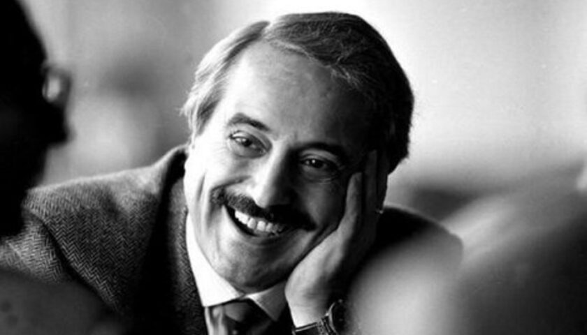 L’albero del giudice Giovanni Falcone arriva a Tortorella
