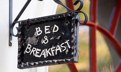 Salerno, l’associazione Ecstra: “Contrari all’aumento dell’imposta di soggiorno”