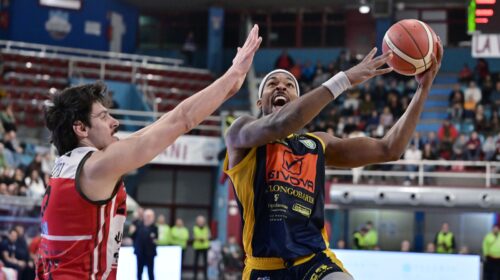 Givova Scafati a Rieti dai due volti: domina, soffre e vince