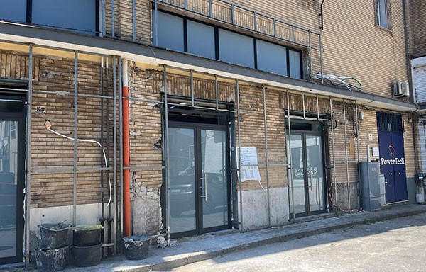 Cava de’ Tirreni: bomba carta alla funeral home. Vetrine già riparate, “Non ci fermiamo”