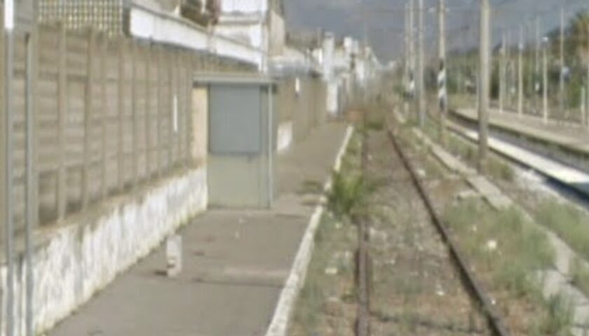 Cocaina tra i binari della stazione di Angri, preso 42enne