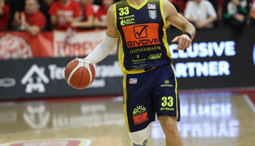 La Givova Scafati sbanca Cento e conquista il primo posto