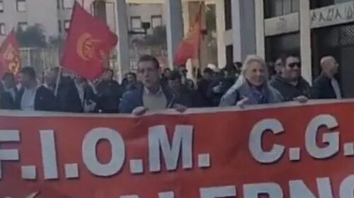 Fonderie Pisano, oltre 100 operai in corteo a Napoli: summit con gli assessori