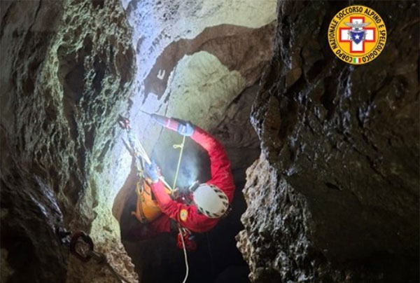 Monte Cervati, esercitazione soccorso Alpino Campania con simulazione notturna