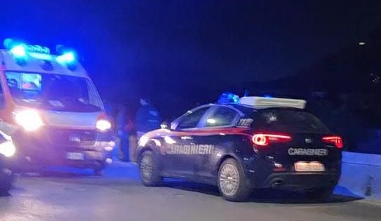 Auto perde il controllo e finisce contro un muretto, paura tra Nocera Inferiore e Nocera Superiore