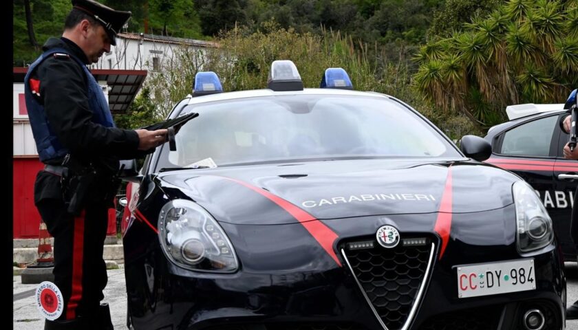Nocera Superiore, in fiamme una Fiat 500