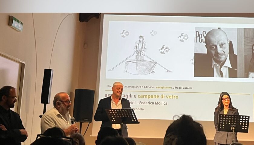 Salerno, successo per “fragilità e campane di vetro”