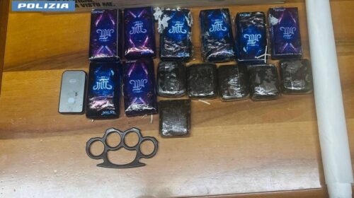 Battipaglia, droga con il “brand”:  arrestati due giovani con 1,130 kg di hashish