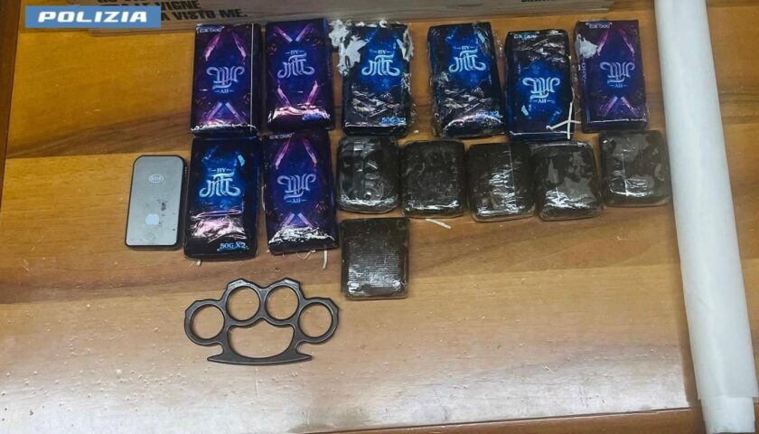 Battipaglia, droga con il “brand”:  arrestati due giovani con 1,130 kg di hashish