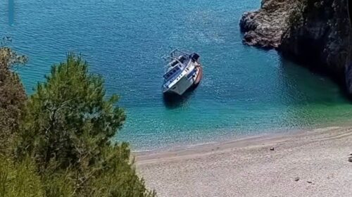 Maiori,  schianto imbarcazione in avaria a Erchie