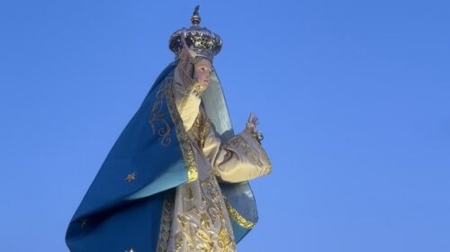 Fischi dei turisti durante la processione, polemica a Maiori