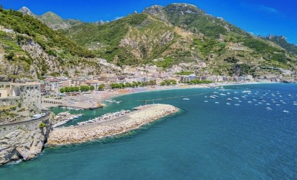 Maiori, arriva la delibera salva-estate per gli stabilimenti balneari