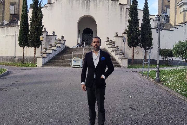 Cimitero Salerno, Marenghi denuncia degrado e carenze: “Subito sicurezza, decoro e riapertura della chiesa”
