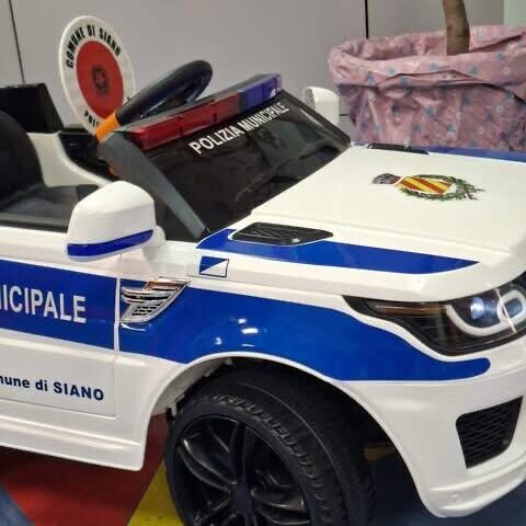Siano: auto della polizia in dono ai piccoli pazienti dell’ospedale di Nocera Inferiore