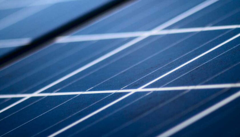 Riciclare la luce che produciamo con i pannelli solari da interno