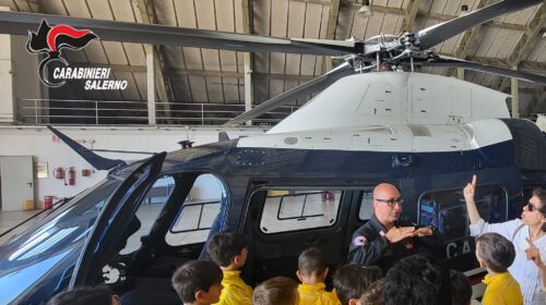 Pontecagnano: piccoli ospiti, grandi emozioni: alunni in visita al Nucleo elicotteri dell’Arma