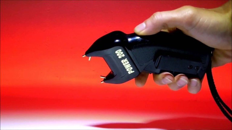 Sequestrato elettro dissuasore, salernitano nei guai a Bressanone