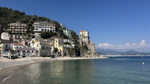 A Cetara nuova spiaggia con la stagione balneare