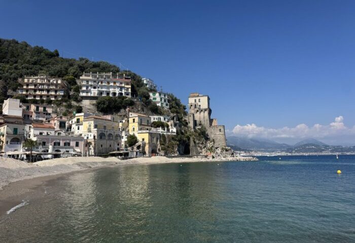 A Cetara nuova spiaggia con la stagione balneare