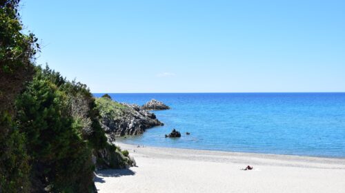 25 anni di Bandiera Blu: Ascea conferma anche per il 2026 l’eccellenza del suo mare