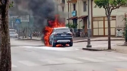 Battipaglia, auto a fuoco in via Belvedere: si indaga