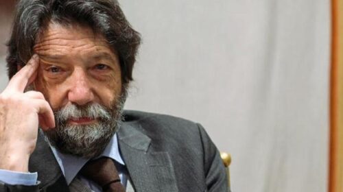 Il filosofo Cacciari: “De Luca persona capace, intelligente e colta ma è arrivato il tempo di fare spazio ai giovani” Il filosofo Cacciari: “De Luca persona capace, intelligente e colta ma è arrivato il tempo di fare spazio ai giovani”