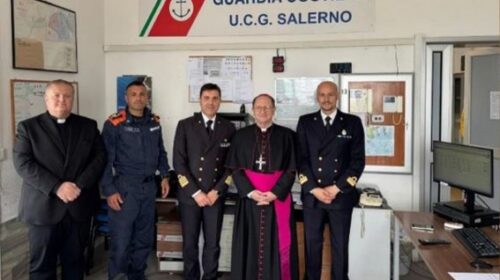 Salerno, il Vescovo Ausiliare Alfonso Raimo in visita alla Capitaneria di Porto