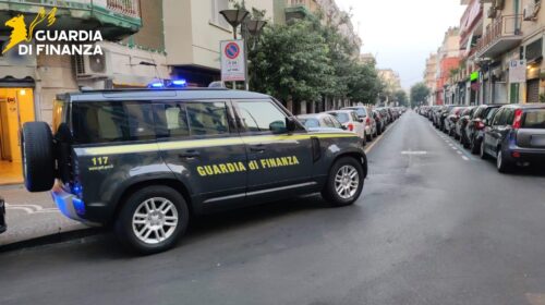Torre Annunziata, sorpreso con la droga in auto: arrestato pusher salernitano