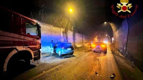 Raccordo Salerno-Avellino, incidente stradale nella galleria Monte Pergola: tre feriti