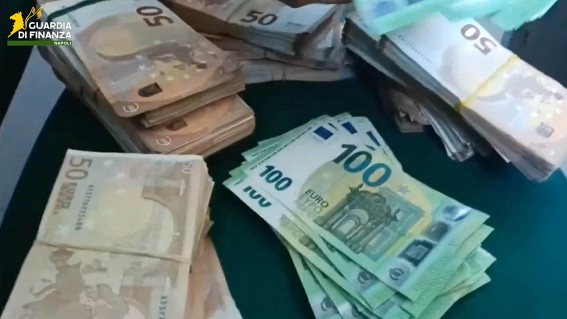 Appalti e corruzione con 9 misure cautelari per il Sistema Sorrento, sequestrati 370mila euro: arrestato anche un giornalista