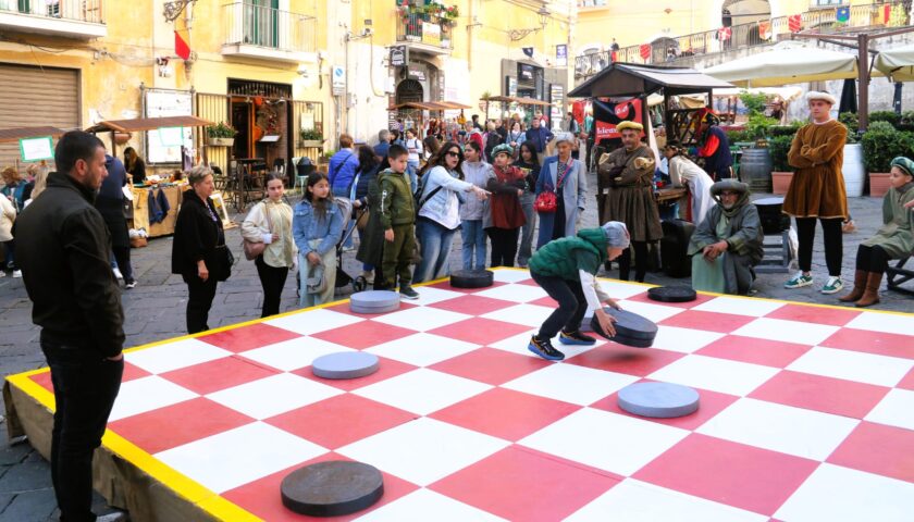 BOOM DI PRESENZE PER LA XXXIV FIERA DEL CROCIFISSO NEL CENTRO STORICO DI SALERNO